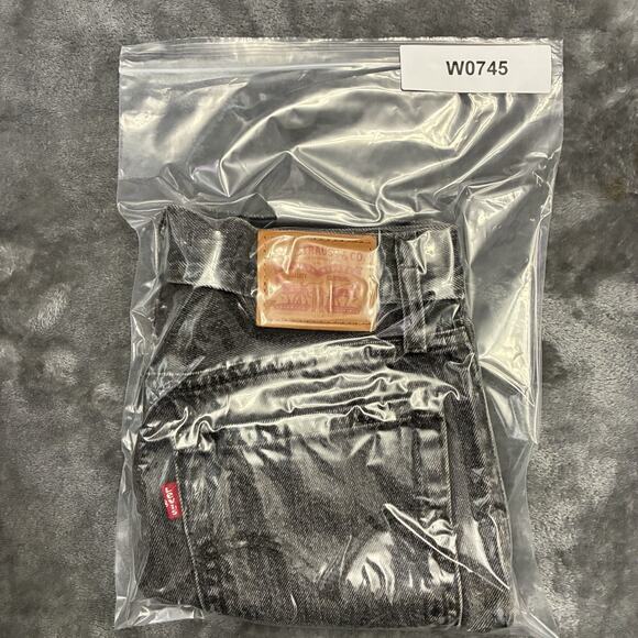 Levi’s Wedgie Jean Shorts Women Sz 26 Black Studded Rhinestone Cutoff Daisy Duke - Picture 10 of 10